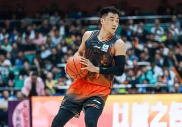 kaiyun-高诗岩本赛季场均8.7分5.2助攻，成功入选国内球员最佳二阵